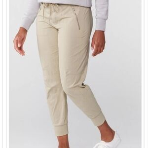 Athlete Trekke North Jogger Size 4 Ecru